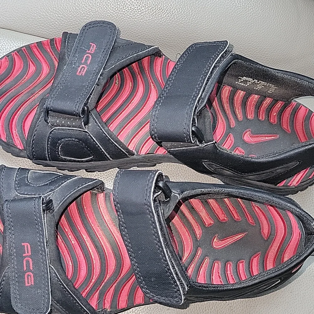 Nike ACG Santiam 4 Sandals Black Red Colorway Size 7 Hiking Sandals